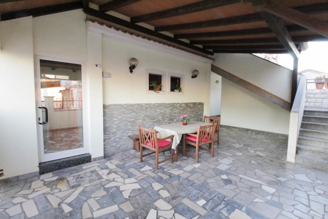 Apartments Zambratija With Sea View Bagian luar foto