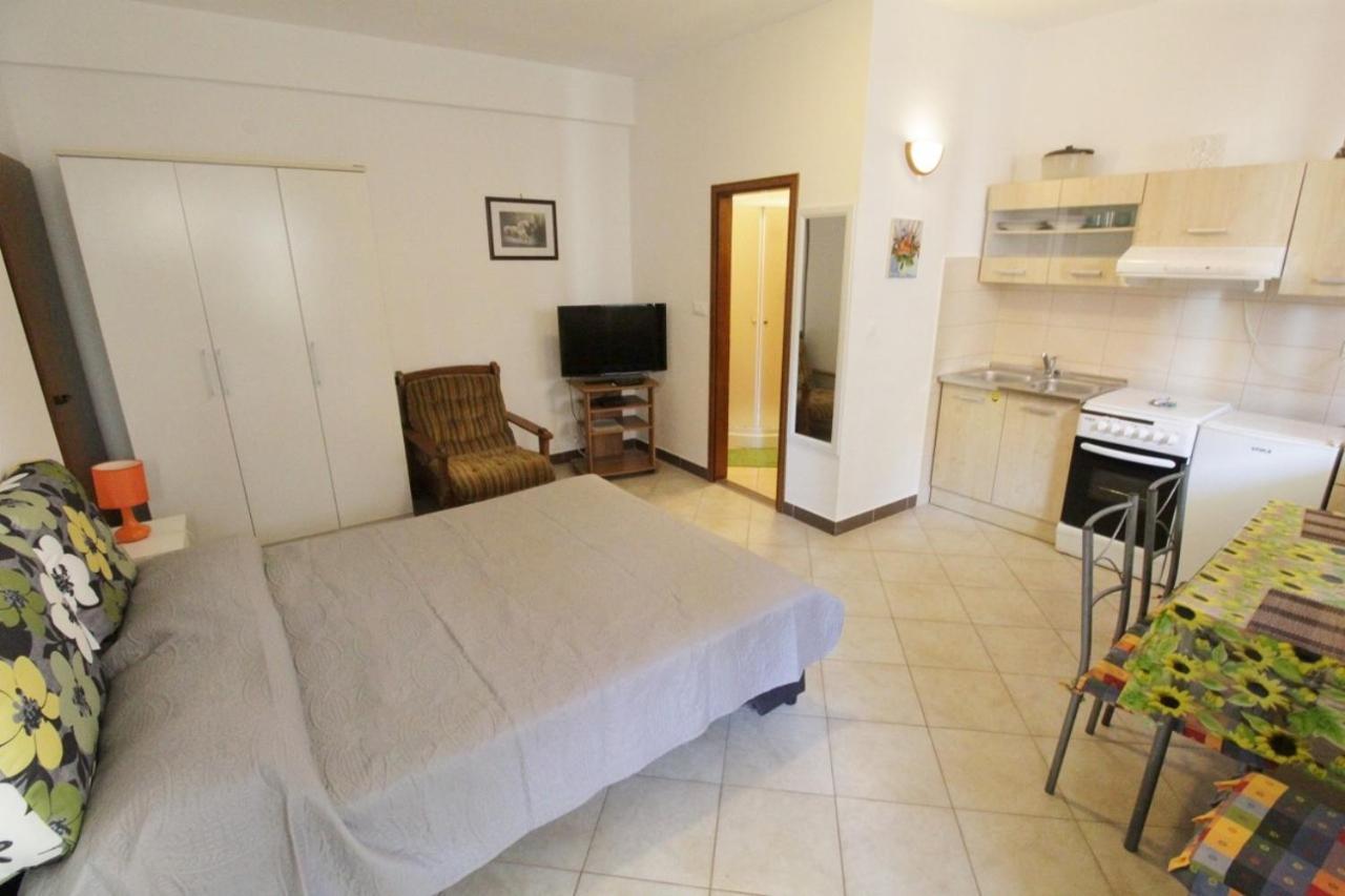 Apartments Zambratija With Sea View Bagian luar foto