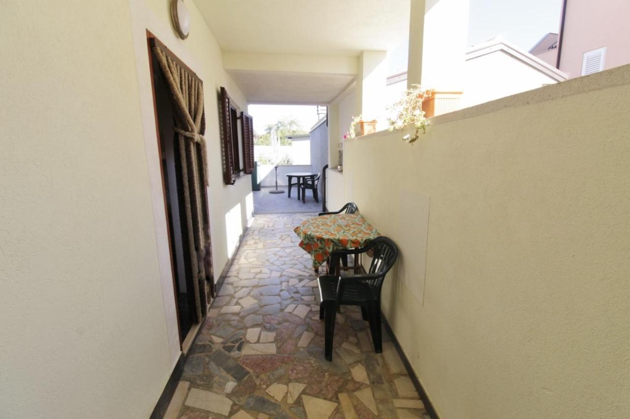 Apartments Zambratija With Sea View Bagian luar foto