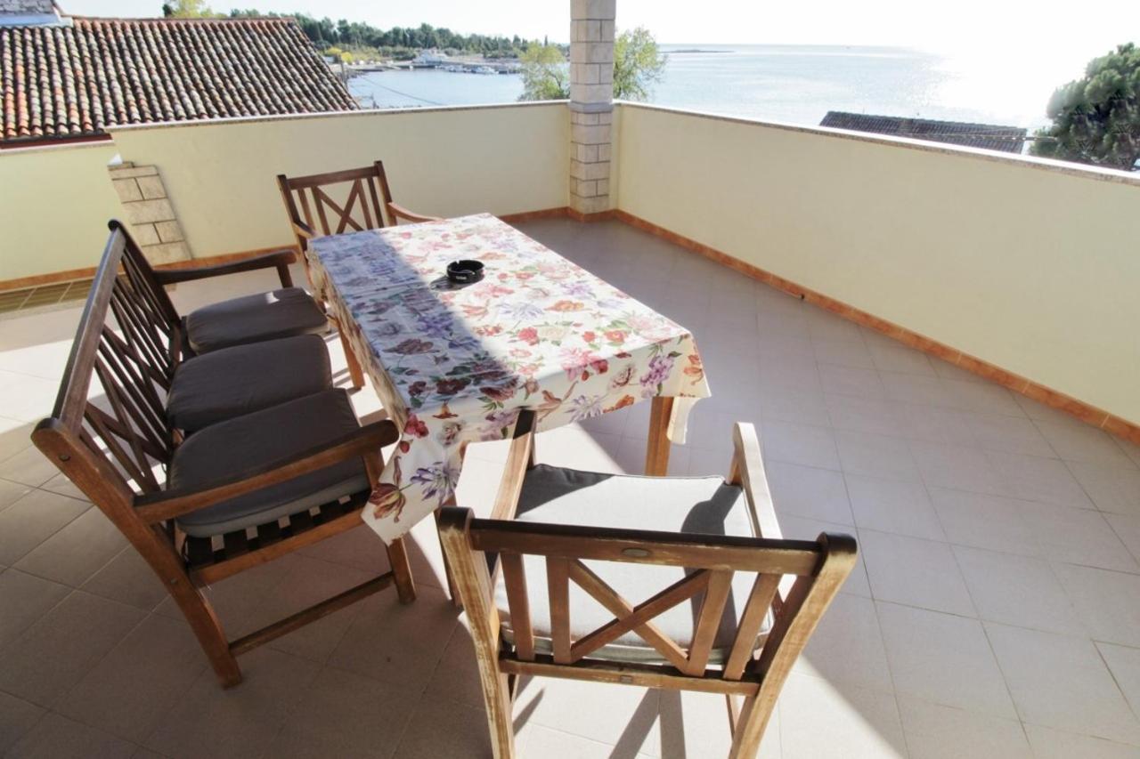 Apartments Zambratija With Sea View Bagian luar foto