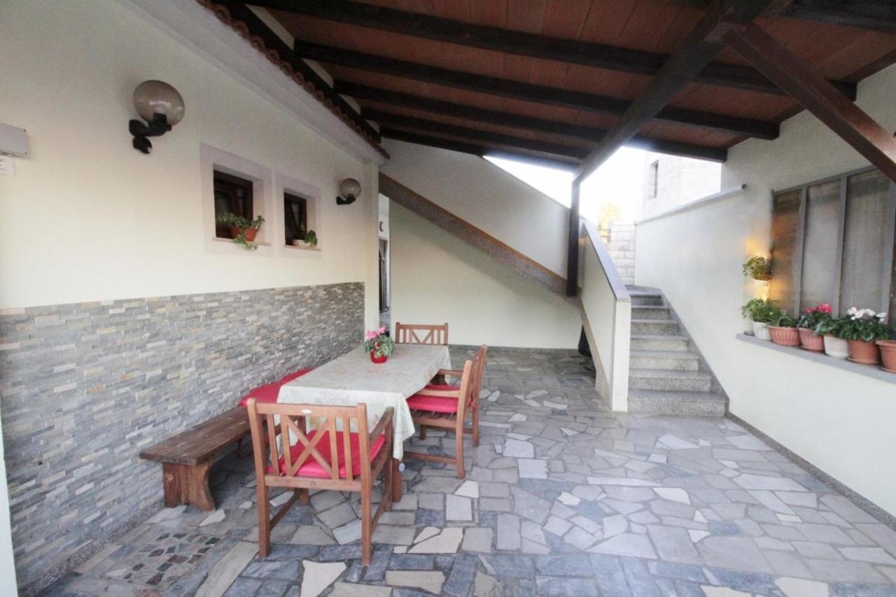 Apartments Zambratija With Sea View Bagian luar foto