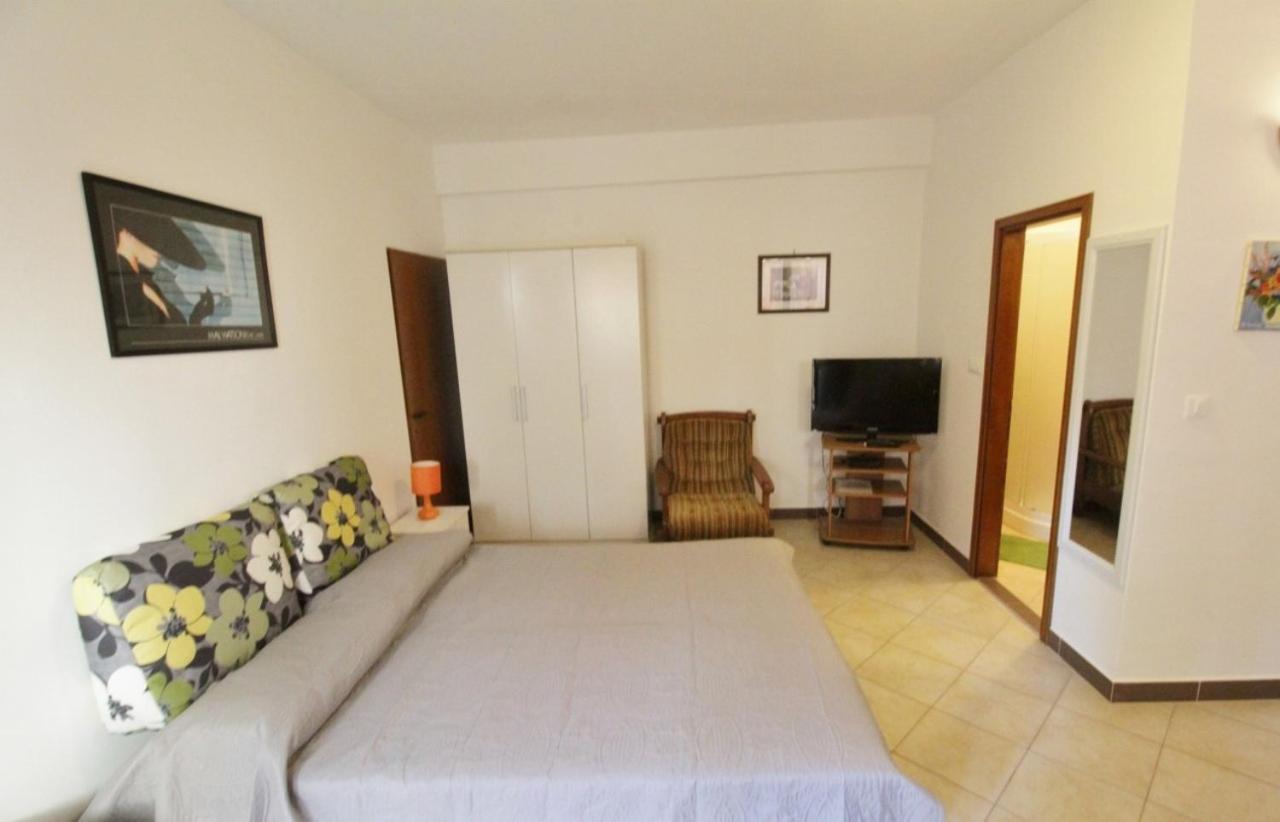 Apartments Zambratija With Sea View Bagian luar foto